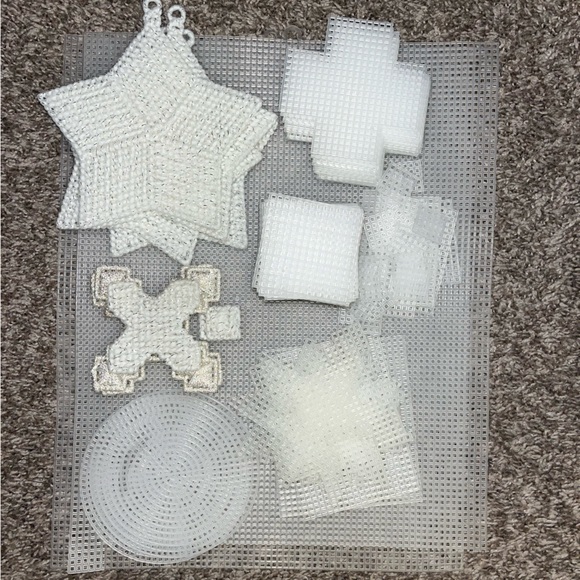 Plastic canvas different shapes and pieces - Picture 11 of 11